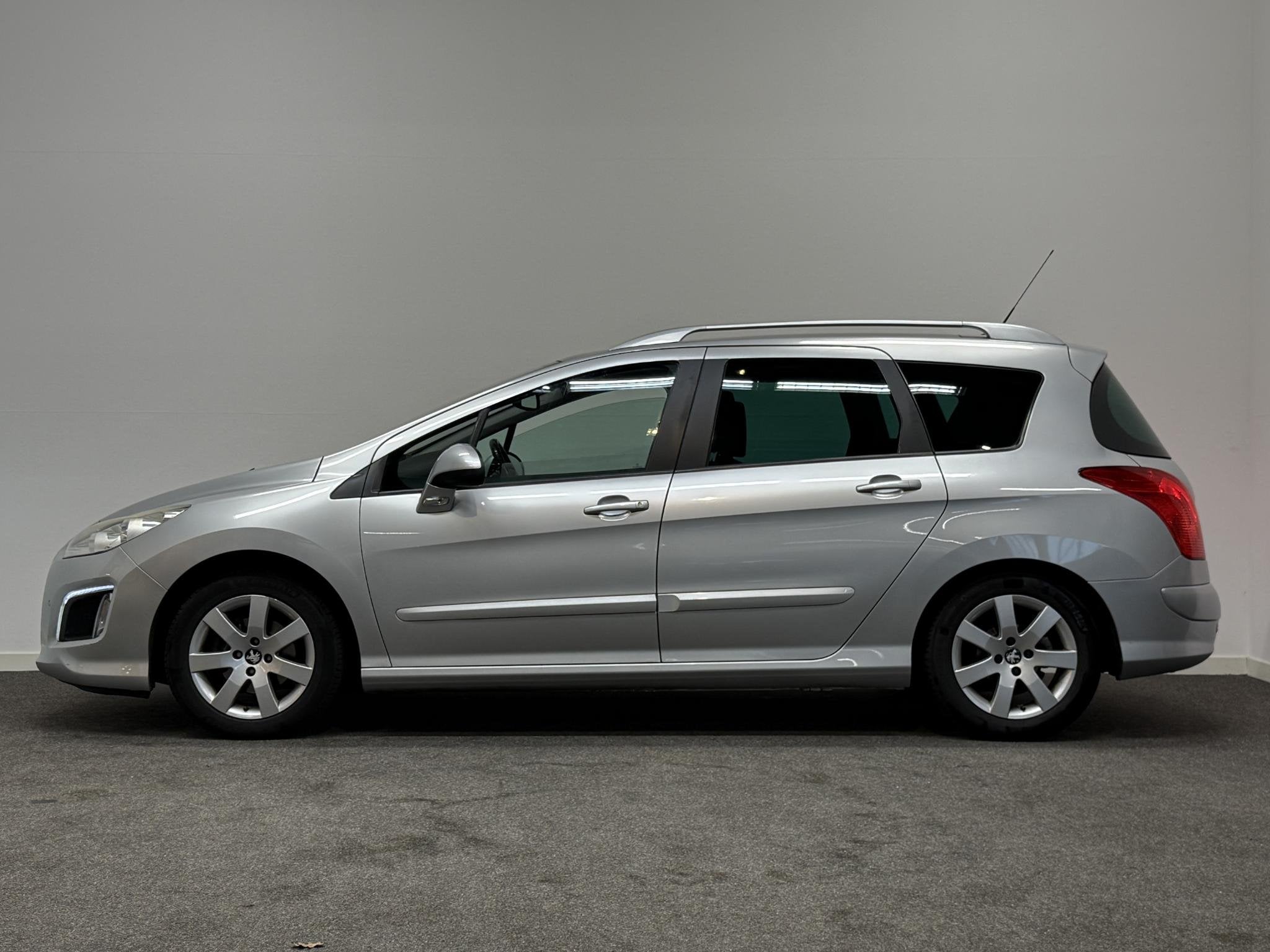 Peugeot 308 SW 1.6 e-HDi Première Trekhaak! Pano!, Voorwielaandrijving, Euro 5, Stof, Gebruikt