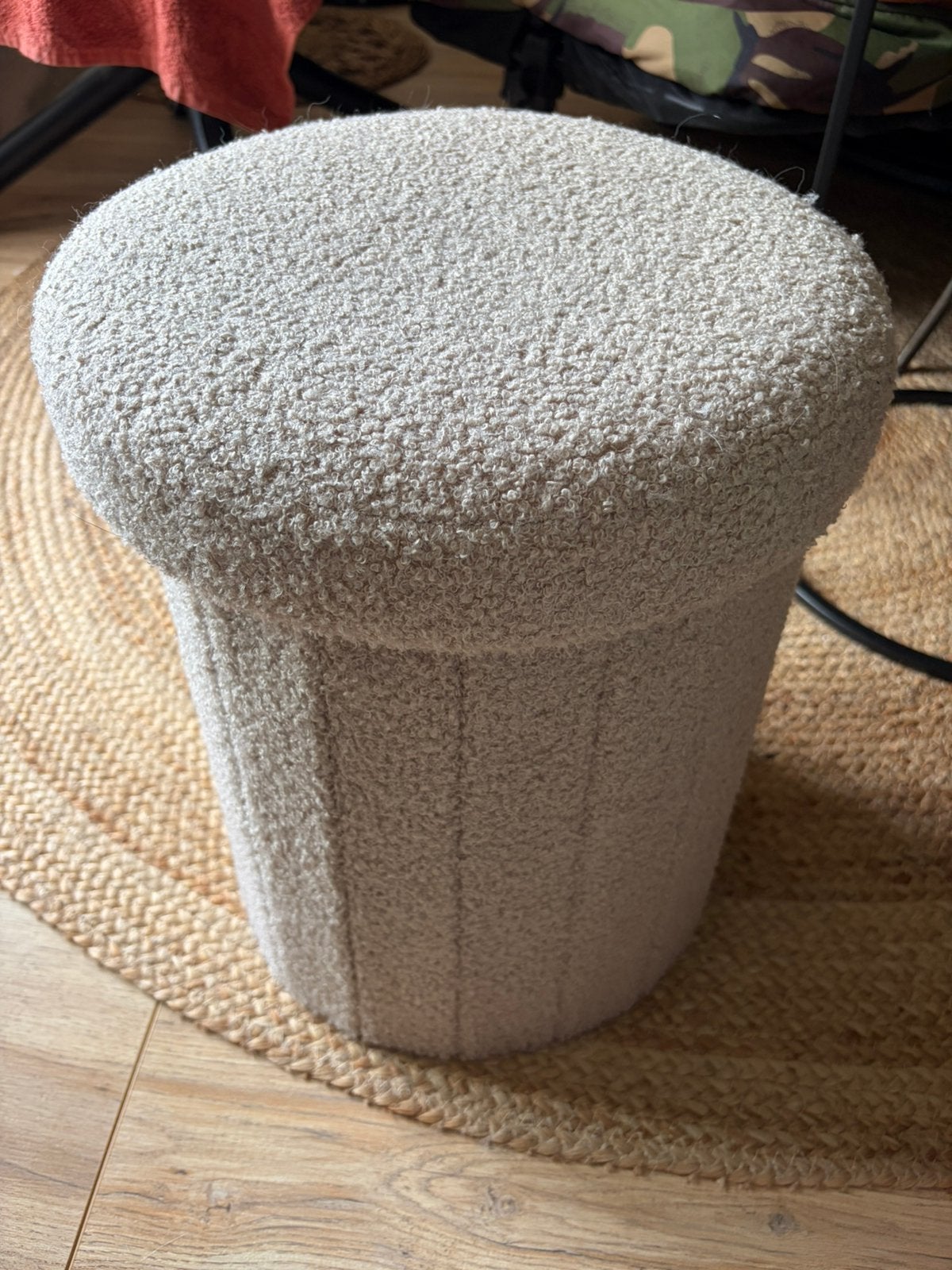 Zo goed als nieuwe Action poef teddy met opbergruimte beige, Ophalen, Minder dan 50 cm, Rond, Nieuw