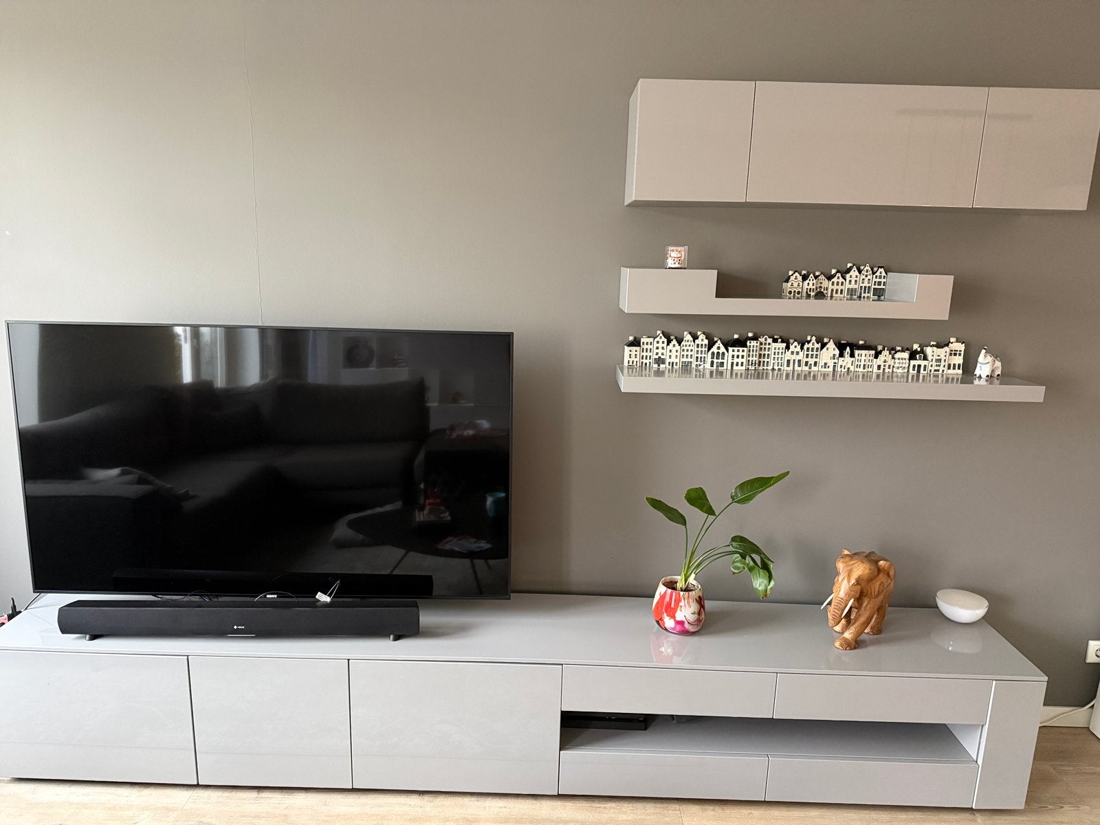 Karat tv meubel + plankjes & hangende kasten, Ophalen, Gebruikt, 200 cm of meer, Minder dan 100 cm