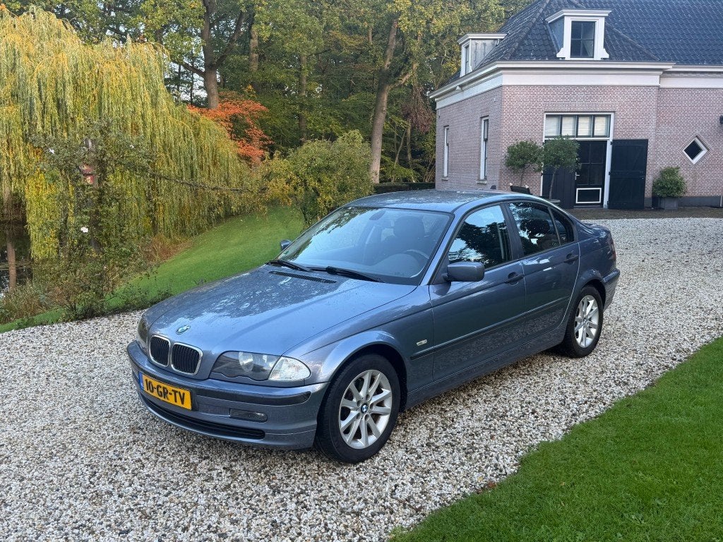 Bmw 3-SERIE 318i Executive Automaat NL-auto Airco - Trekhaak, Auto's, Automaat, Achterwielaandrijving, Gebruikt, 4 cilinders