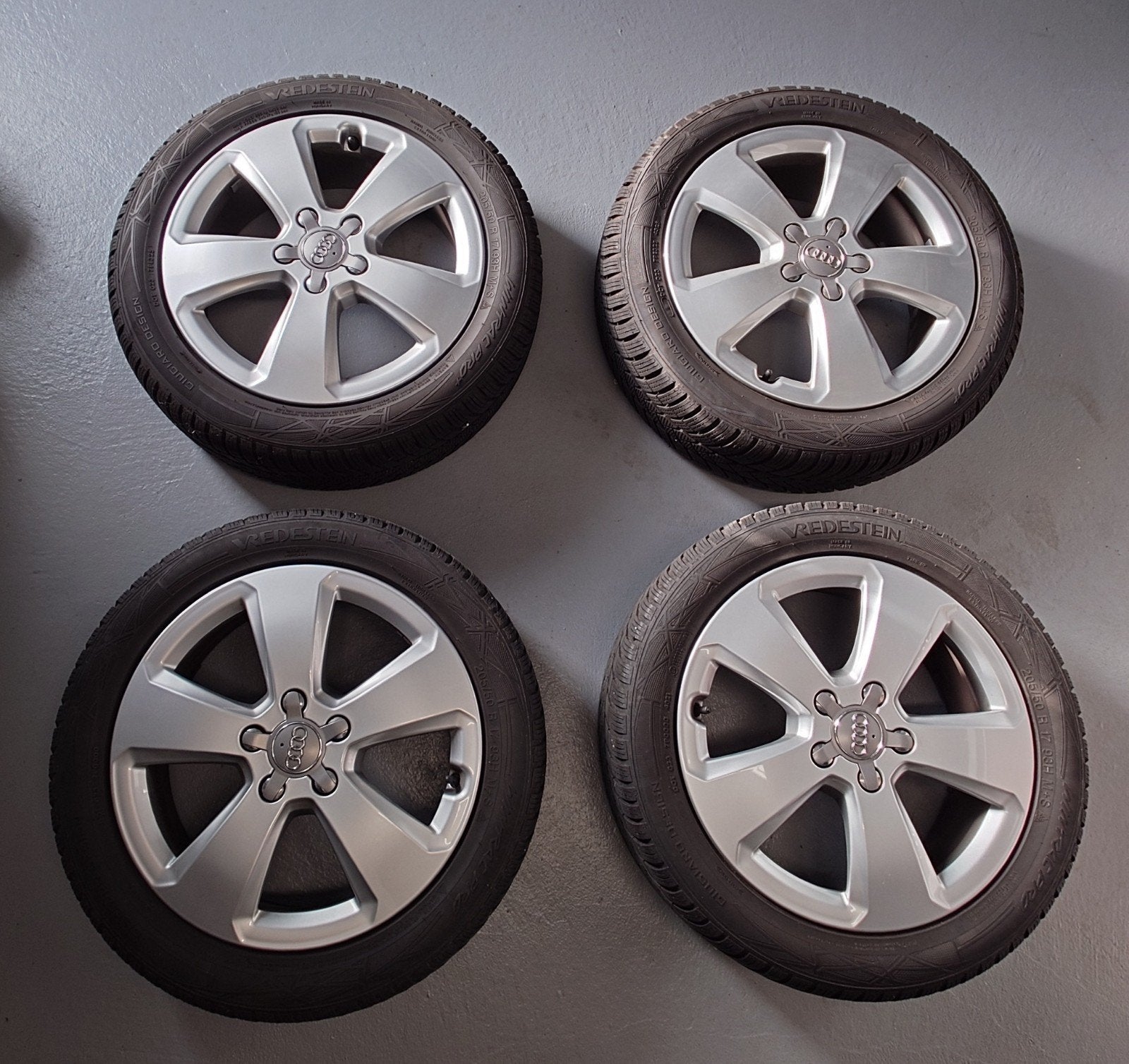 Audi 17" LM velgen met Vredestein winterbanden 205/50 R17, Auto-onderdelen, Ophalen, Gebruikt, Banden en Velgen, 17 inch