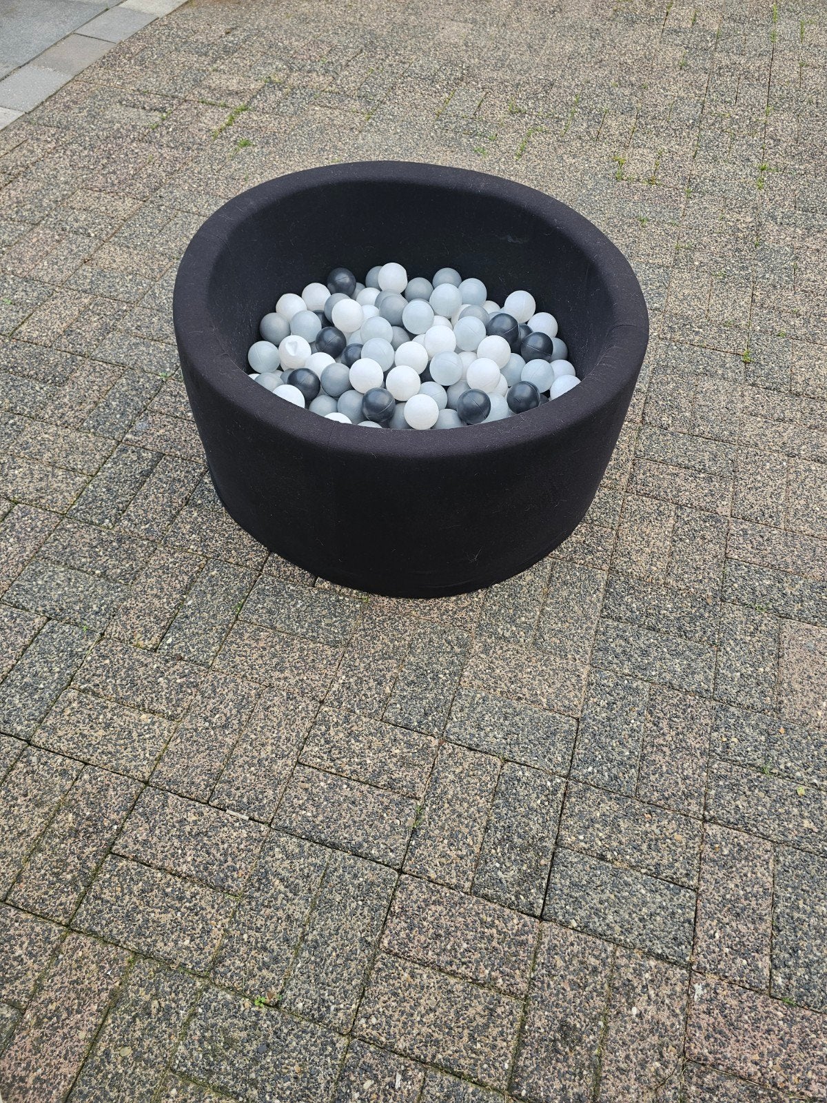 Zwarte ballenbak met ballen -, Dieren en Toebehoren, Ophalen, Zo goed als nieuw