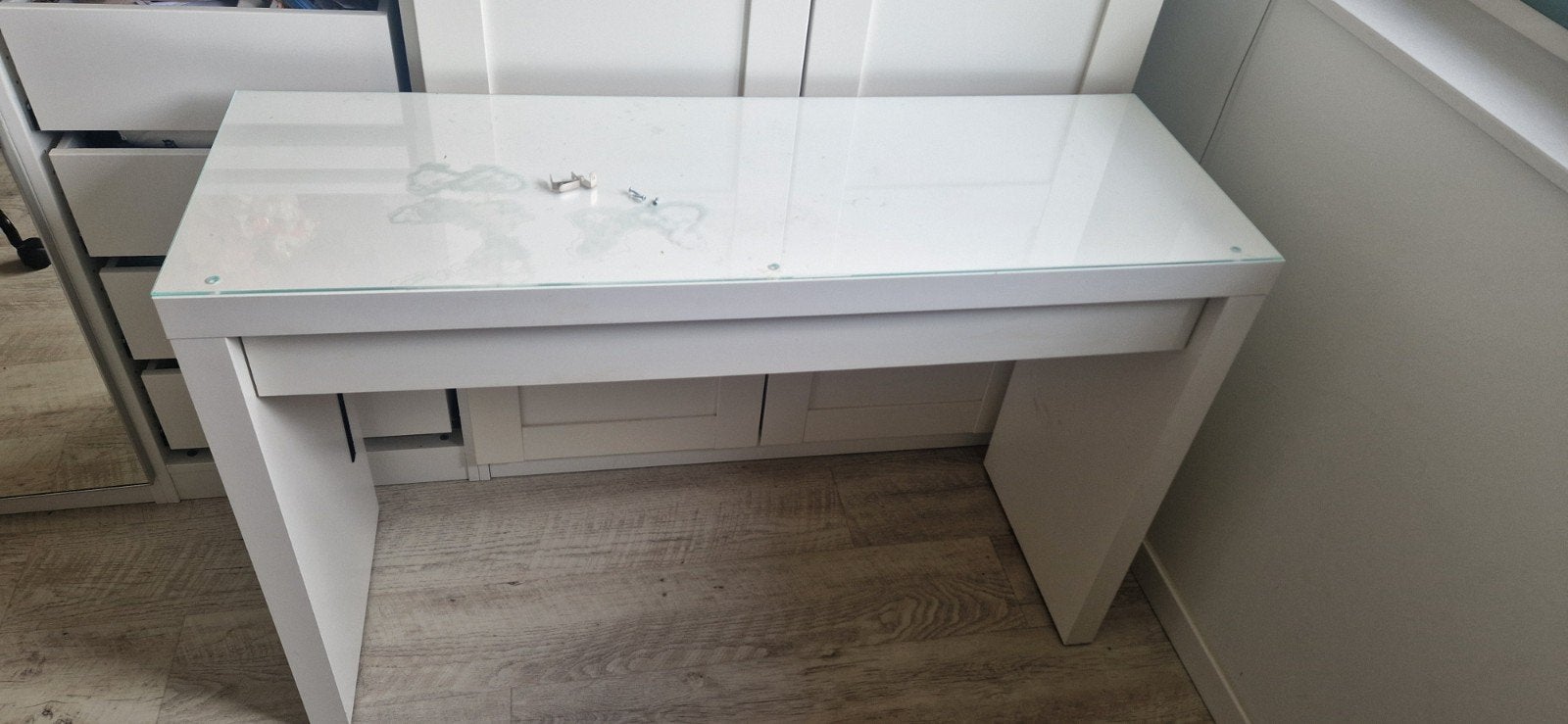 Malm toilettafel met glasplaat - opknapper, Huis en Inrichting, Tafels | Eettafels, Ophalen, Gebruikt, 100 tot 150 cm, Glas