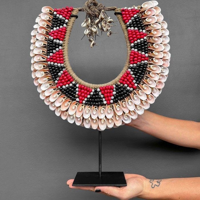 Decoratief ornament - Shell necklace - Papoea-Nieuw-Guinea, Huis en Inrichting, Verzenden, Boho, Nieuw, Natuurlijk materiaal