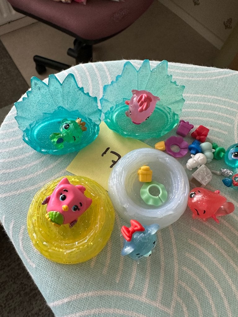 Hatchimals en mandjes adv nr 5, met gratis opbergdoos, Ophalen of Verzenden, Zo goed als nieuw