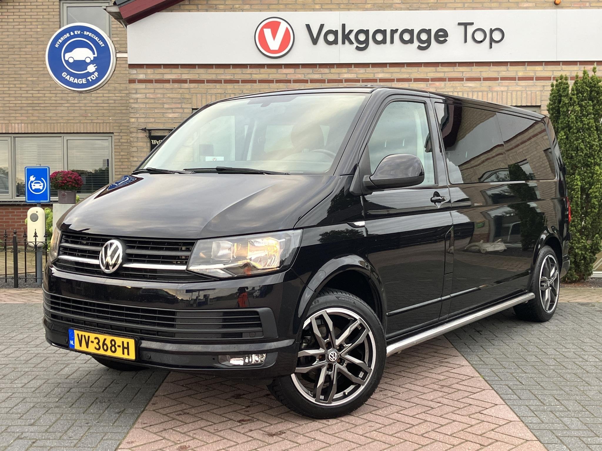 Volkswagen Transporter 2.0 TDI L2H1 DC Highline | Trekhaak |, Euro 5, Gebruikt, Zwart, 4 cilinders