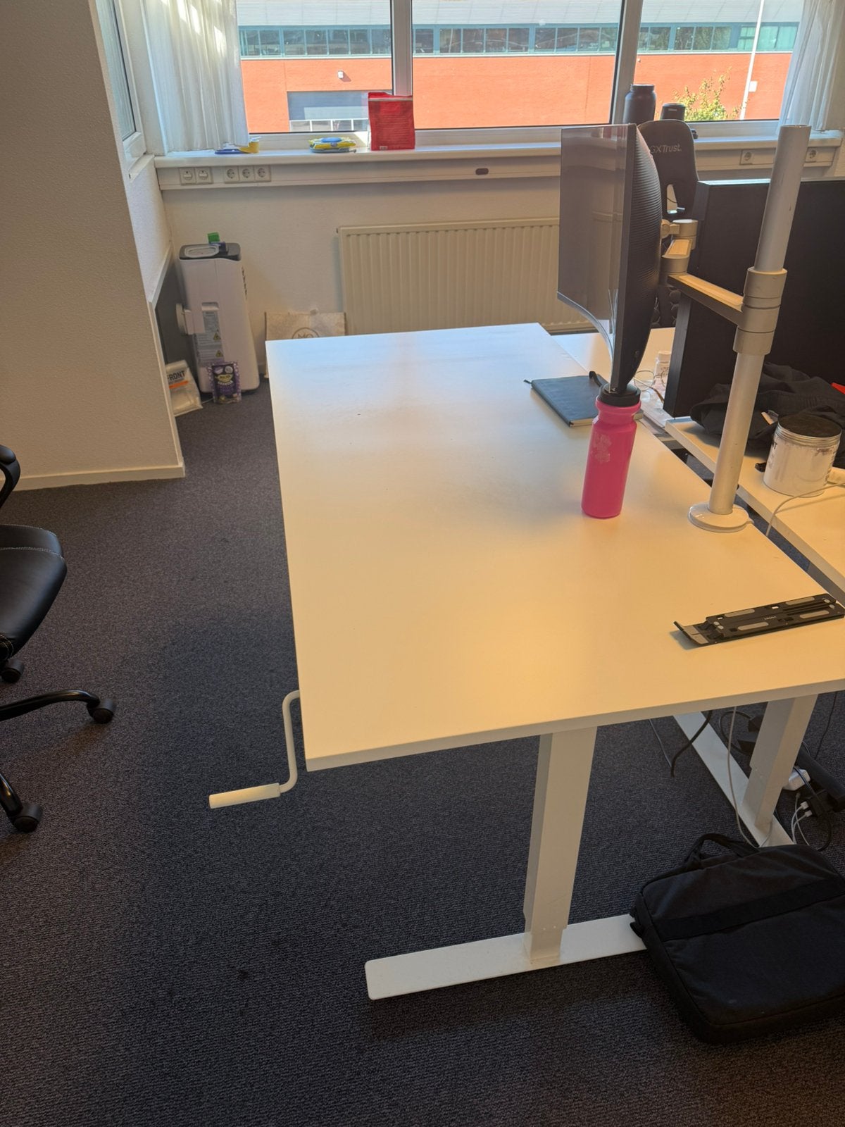 Zit-sta bureau’s 160x80 cm | Met 2 tussenschotten, Huis en Inrichting, Bureaus, Ophalen, In hoogte verstelbaar, Gebruikt, Zit-sta bureau