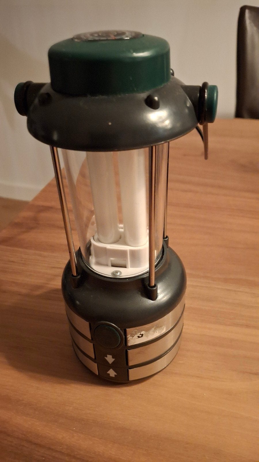 Campinglamp op batterijen met kompas - 300 Lumen, Ophalen of Verzenden, Zo goed als nieuw, Batterij