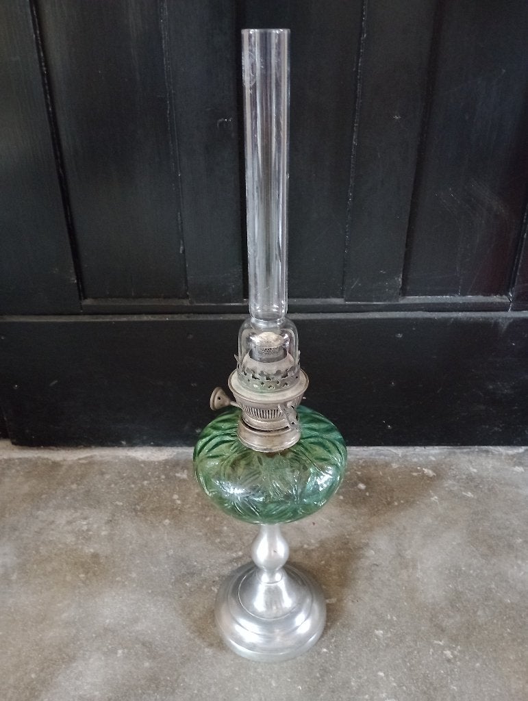 Grote antieke olielamp Matador met groen glas, Ophalen