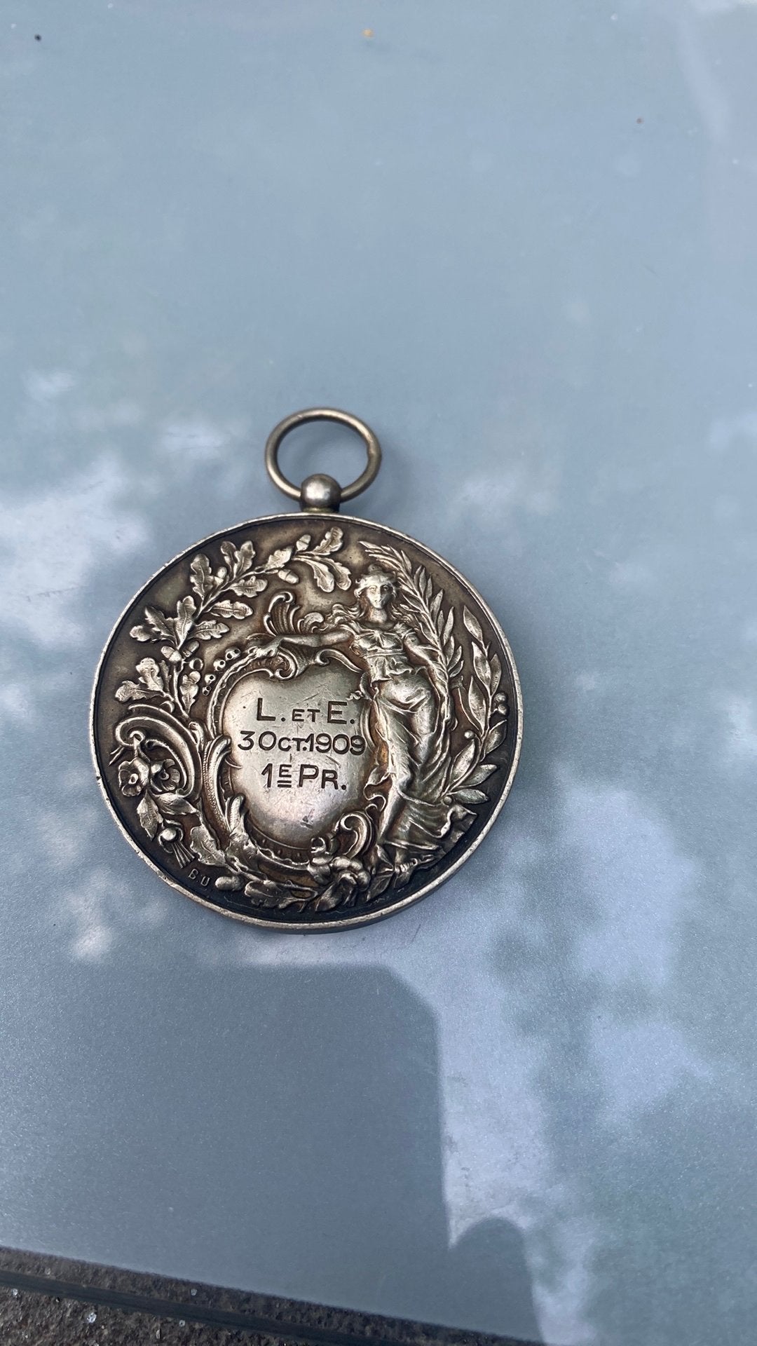 Antieke zilveren voetbal medaille luctor et emergo 1909, Ophalen of Verzenden, Zilver