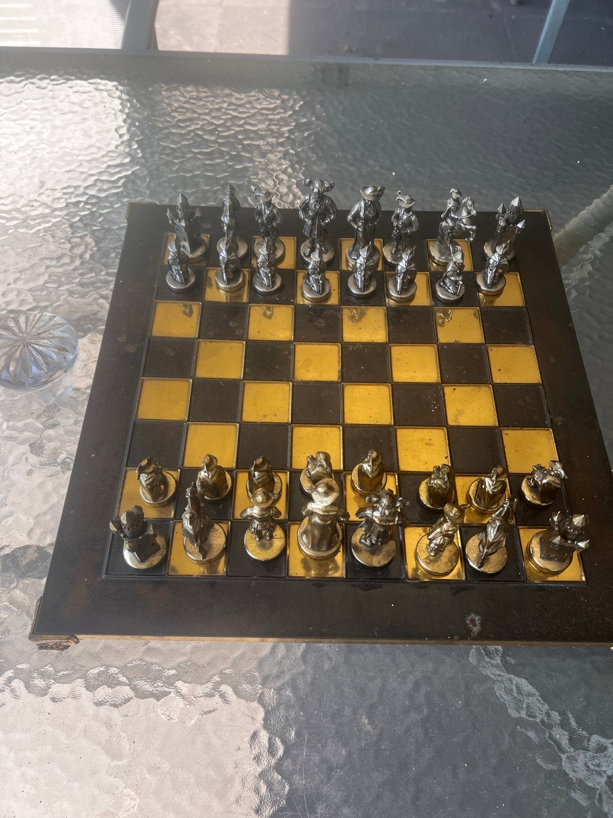 Unieke schaakset met gedetailleerde metalen stukken, Een of twee spelers, Ophalen, Gebruikt