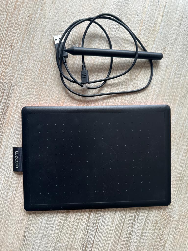 Wacom One tekentablet CTL-472 met pen en kabel, Computers en Software, Tekentablets, Ophalen, Zo goed als nieuw, Bedraad