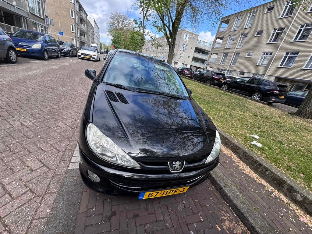 Peugeot 206 1.4 3D 2009 Zwart, Auto's, Voorwielaandrijving, 31 €/maand, 4 cilinders, Zwart