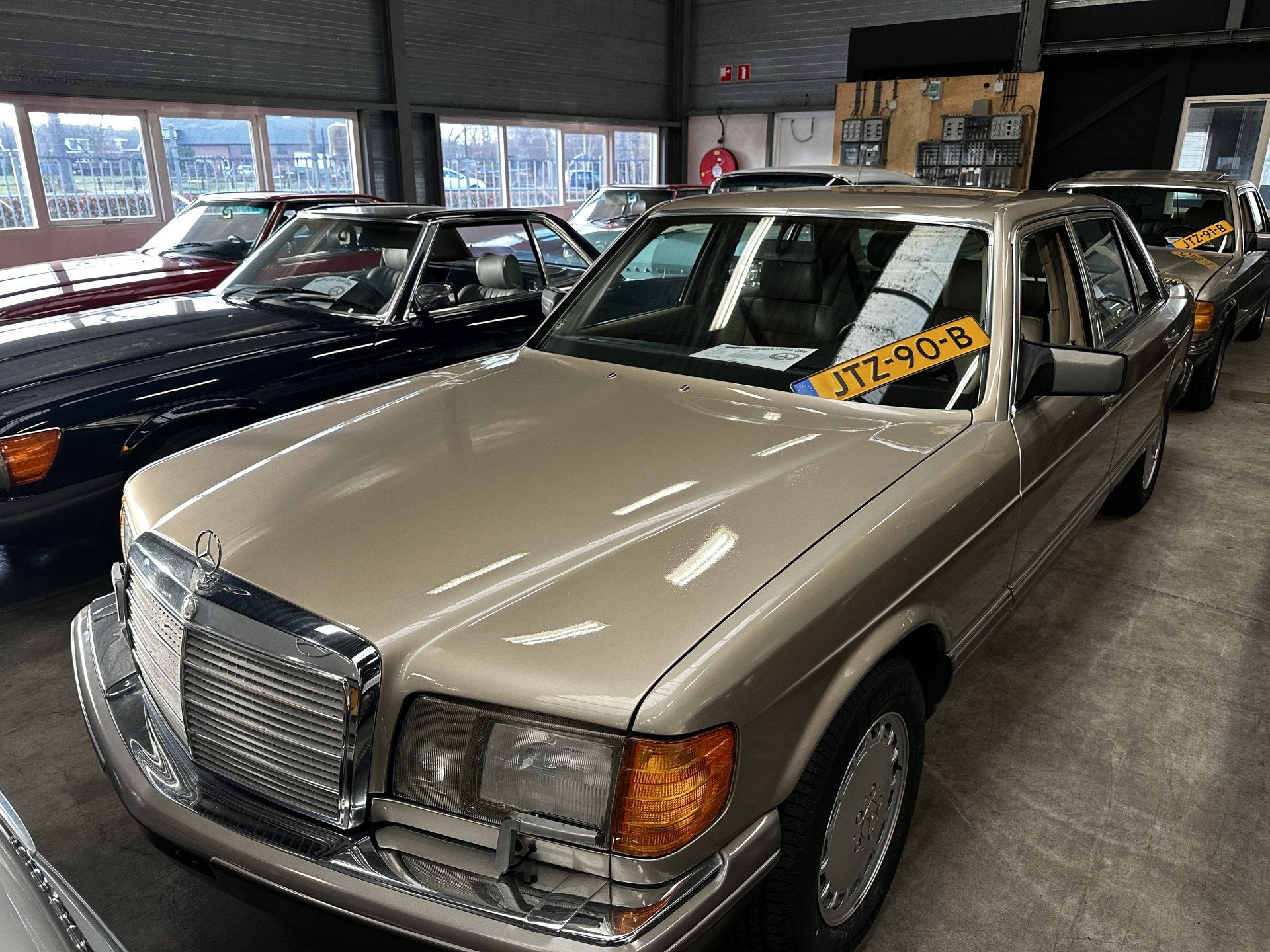 Mercedes-Benz S-Klasse 560 SEL (bj 1991, automaat), Auto's, Oldtimers, Automaat, Achterwielaandrijving, Beige, Bedrijf
