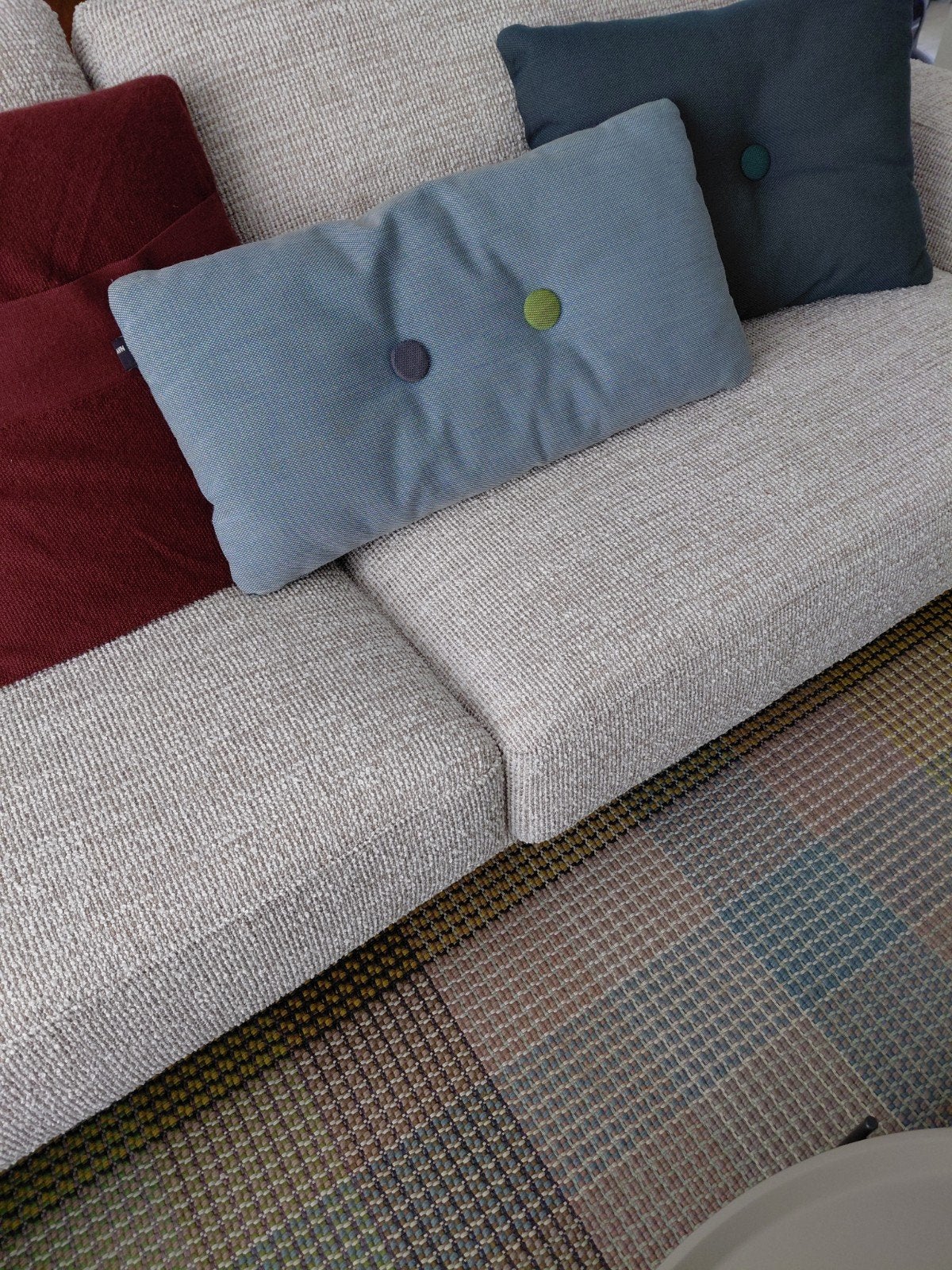 Hay kussen lichtblauw met gekleurde knopen, Huis en Inrichting, Woonaccessoires | Kussens, Ophalen of Verzenden, Gebruikt, Blauw