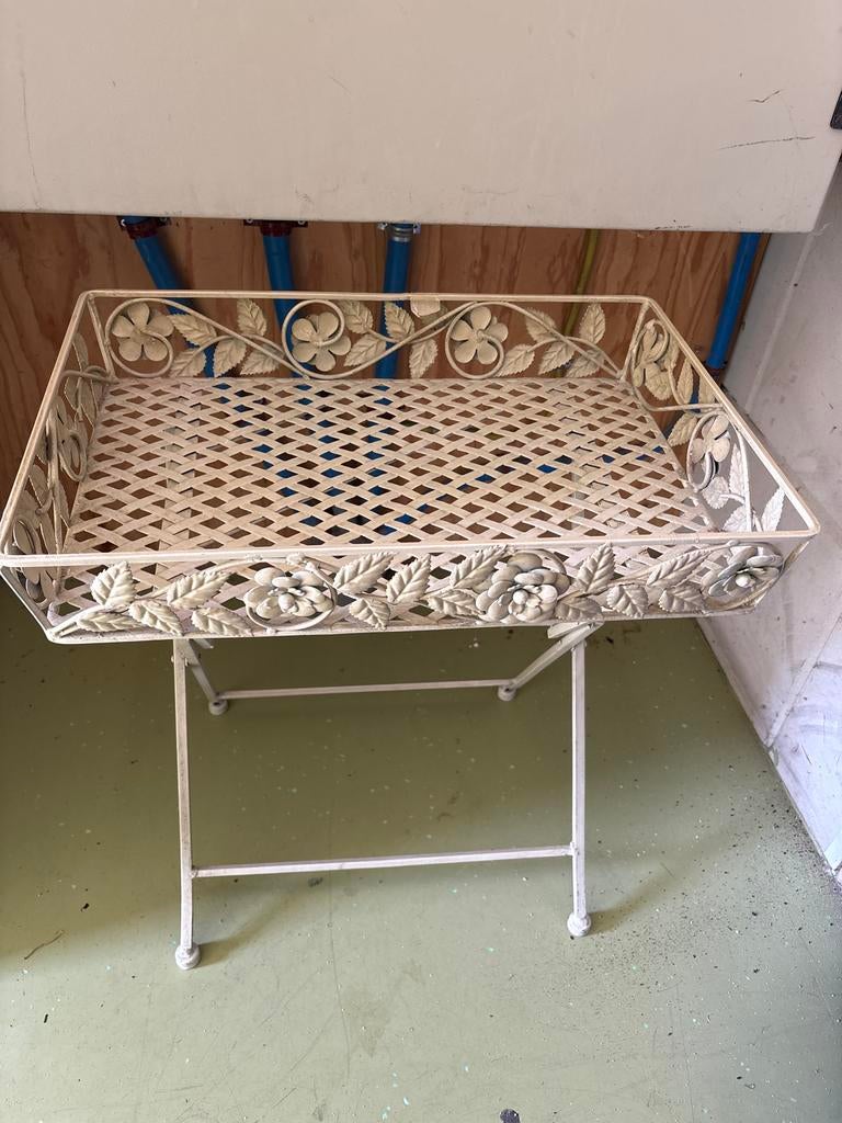Decoratieve metalen plantenstandaard met bloemmotief, Ophalen of Verzenden
