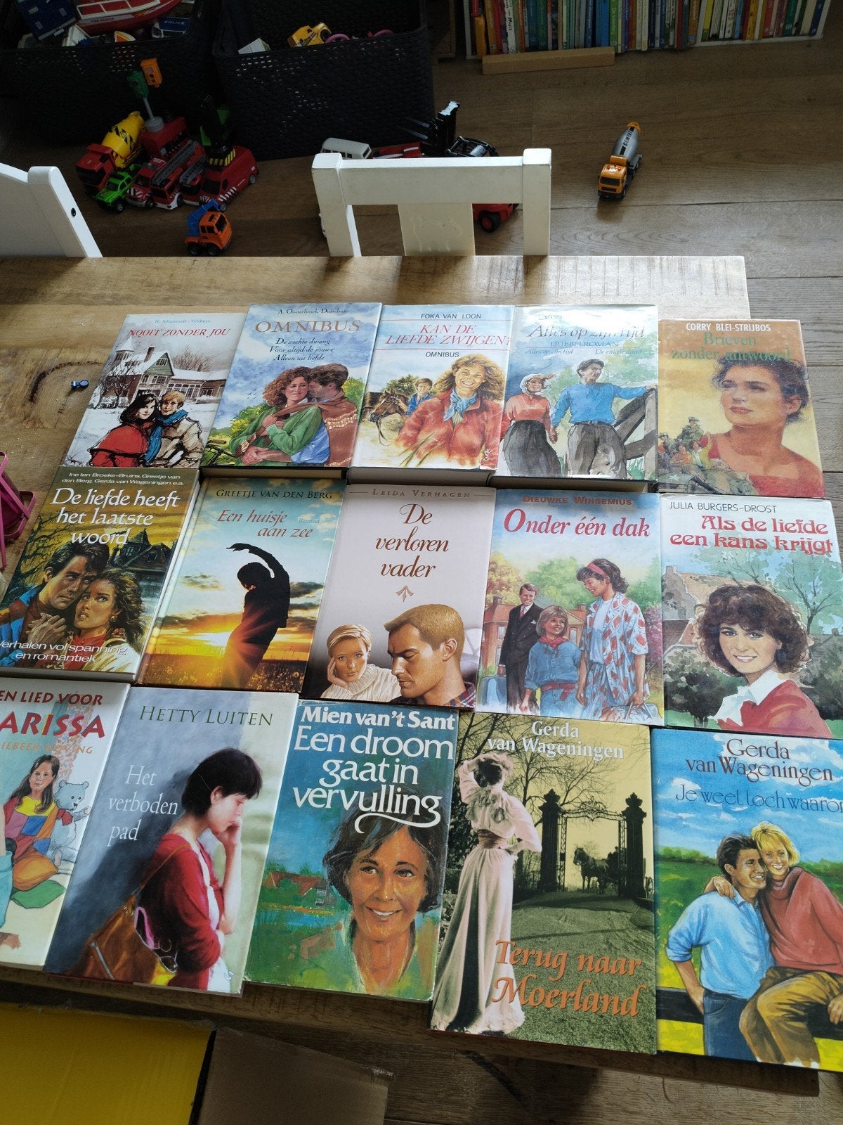 Grote collectie romans en omnibus boeken 15 boeken voor€6,-, Boeken, Ophalen, Gelezen, Diverse auteurs (o.a. Foka van Loon, Gerda van Wageningen)
