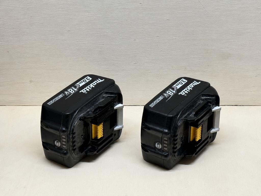 2x Gebruikte Makita 18V Accu's 3.0Ah, Ophalen, Gebruikt