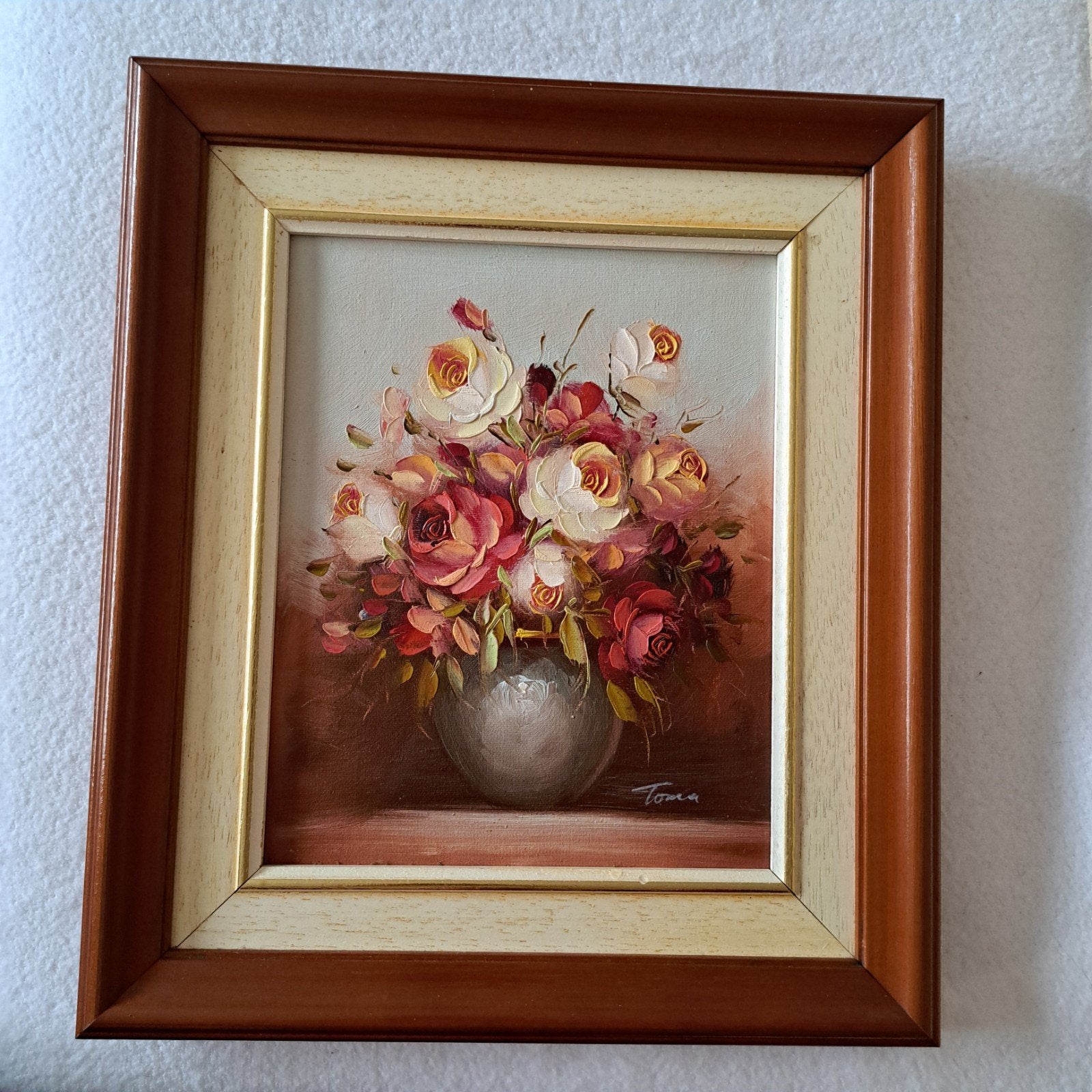Schilderij met rozen in vaas, gesigneerd 'Toma', Doek, Realistisch, Gesigneerd, Olieverf