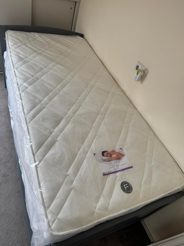 2 nieuwe matrassen Magenta Megapur koudschuim 90 x 200, Ophalen, 90 cm, Eenpersoons, Nieuw