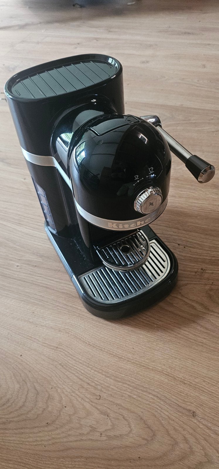 KitchenAid Nespresso Koffiemachine - Zwart/Rood, 1 kopje, Ophalen of Verzenden, Zo goed als nieuw, Afneembaar waterreservoir
