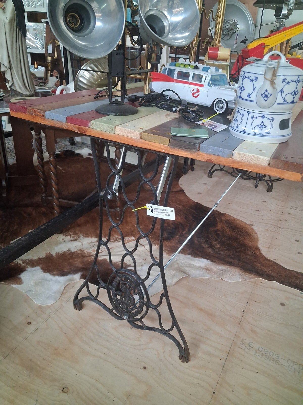 Vintage Tafel met Gietijzeren Onderstel en Houten Blad, Ophalen