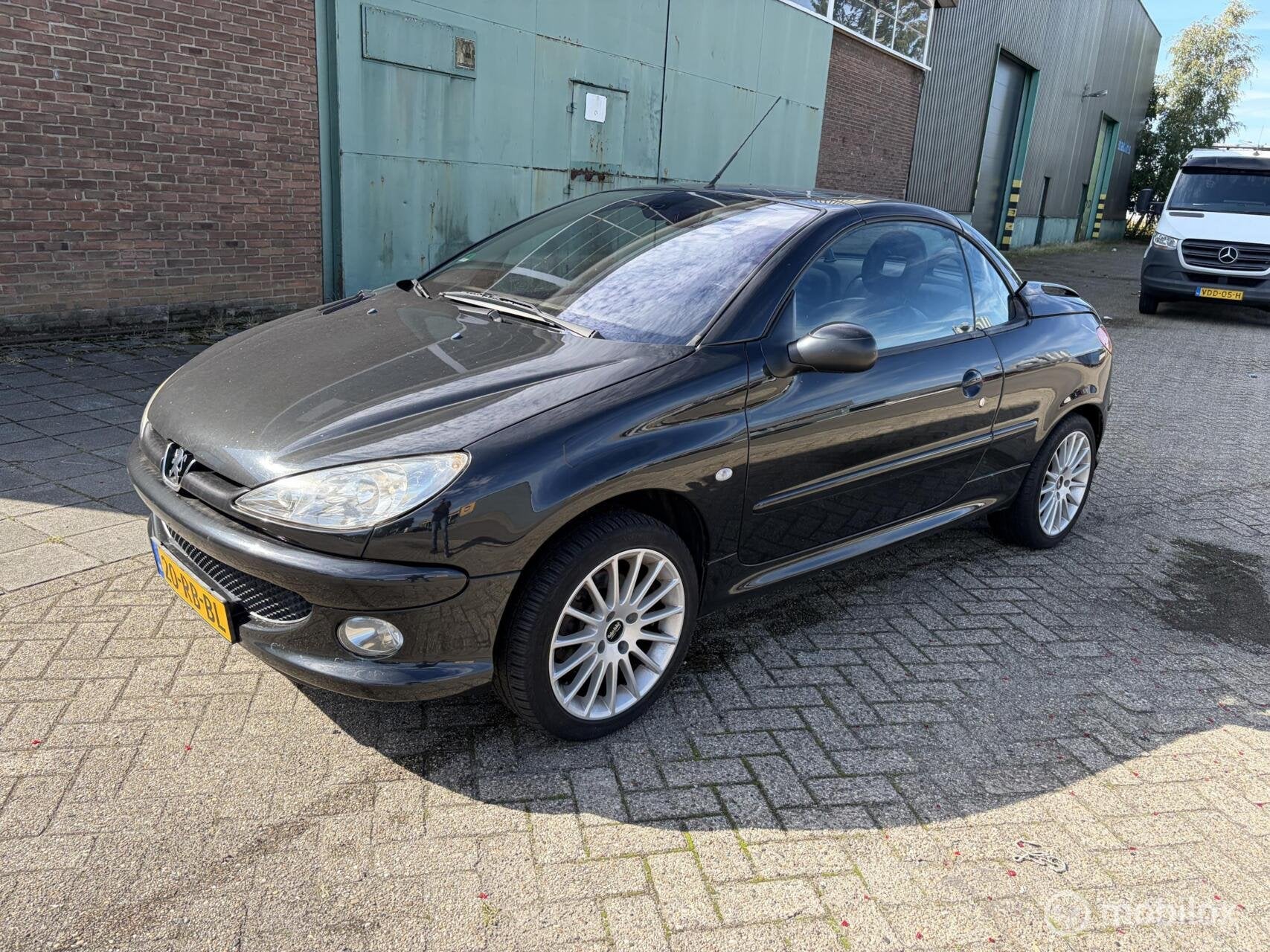 Peugeot 206 CC 2.0-16V Roland Garros, 136 pk, Gebruikt, 4 cilinders, Cabriolet