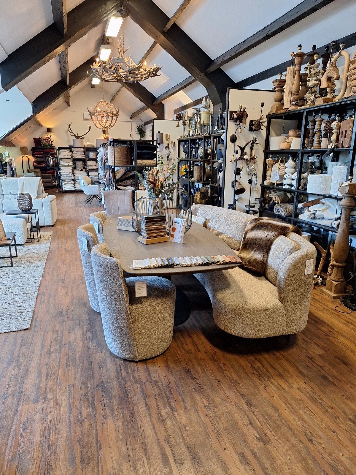 Eetkamerbank en stoelen in unieke stof en leder combinatie., Ophalen, Overige kleuren, Nieuw, Landelijk