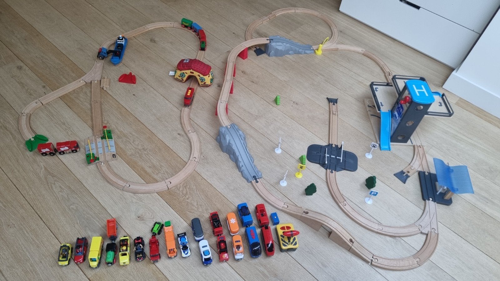Grote Houten Treinset met Veel Accessoires (o.a. Brio), Kinderen en Baby's, Ophalen of Verzenden, Gebruikt, Rij- of Hobbelspeelgoed