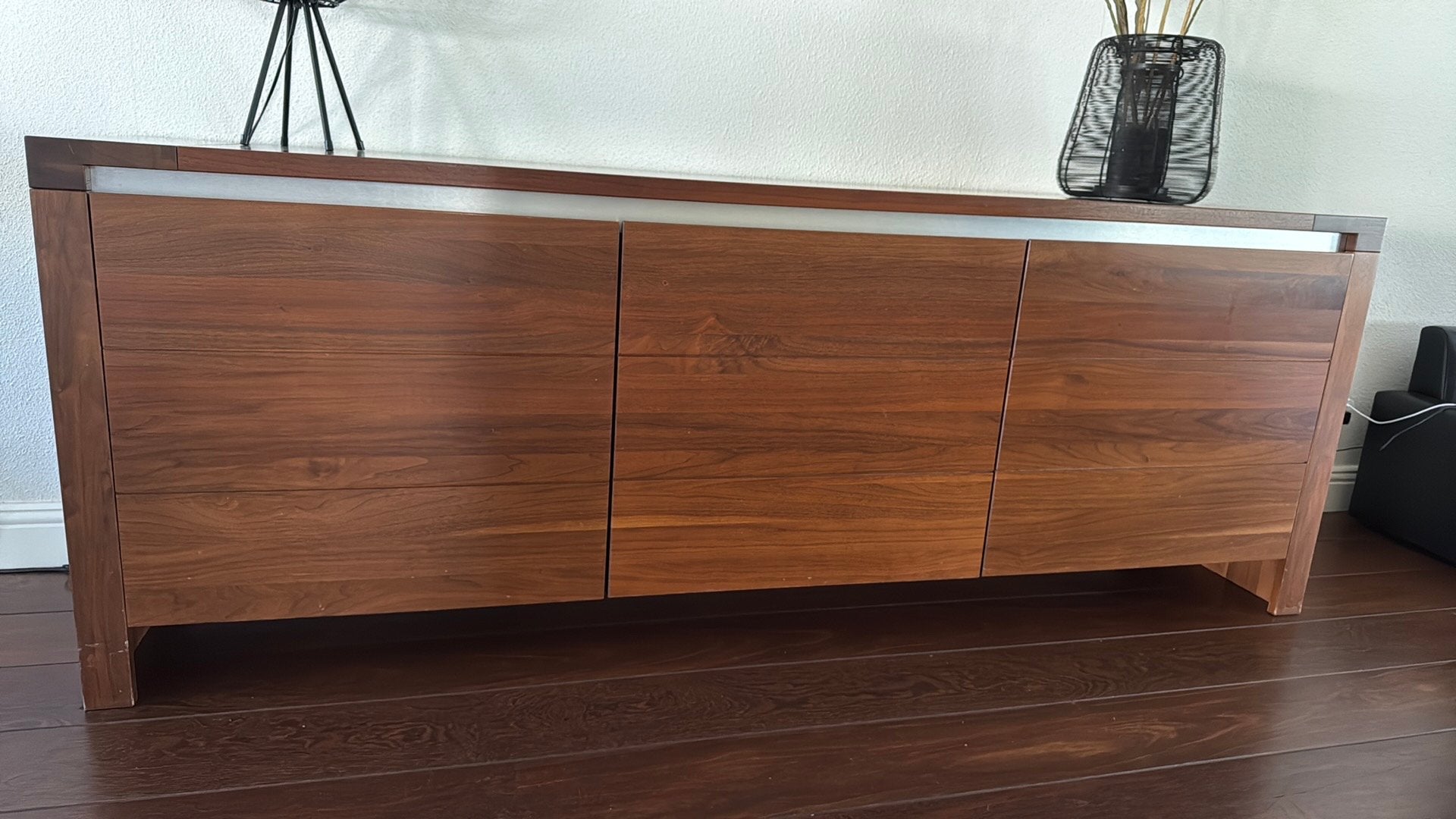 Dressoir massief notenhout, Huis en Inrichting, Kasten | Dressoirs, Ophalen, Gebruikt, 200 cm of meer, 25 tot 50 cm