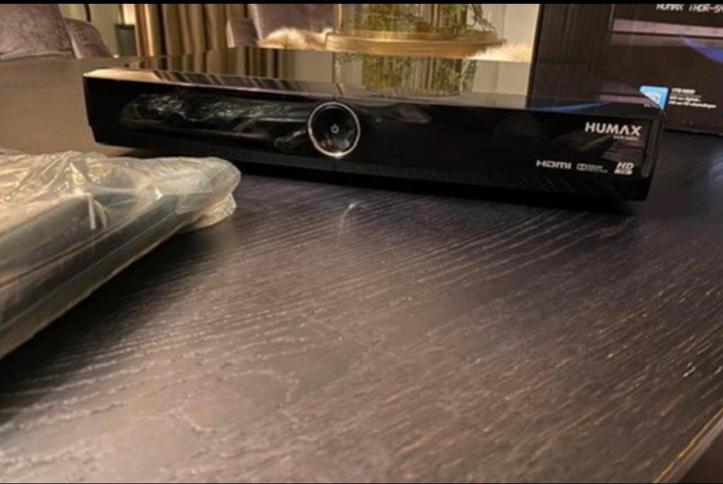 Humax 5400c 1TB HDD Ziggo opnemen twin tuner demo model, Info@quantis.nl, Decoder, Quantis, Ophalen of Verzenden