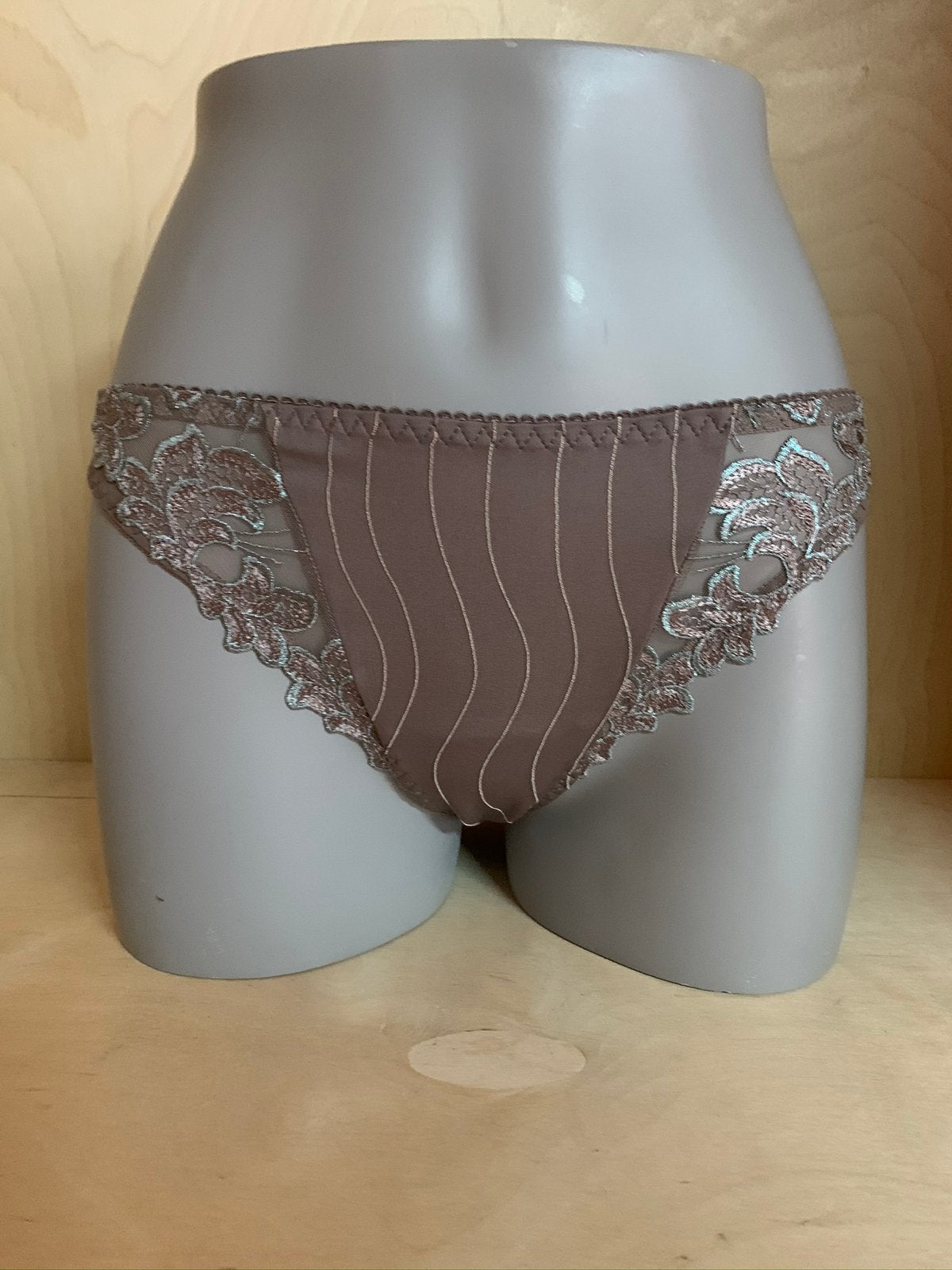 Prima donna string maat 38  deauville, Verzenden, Beige, String