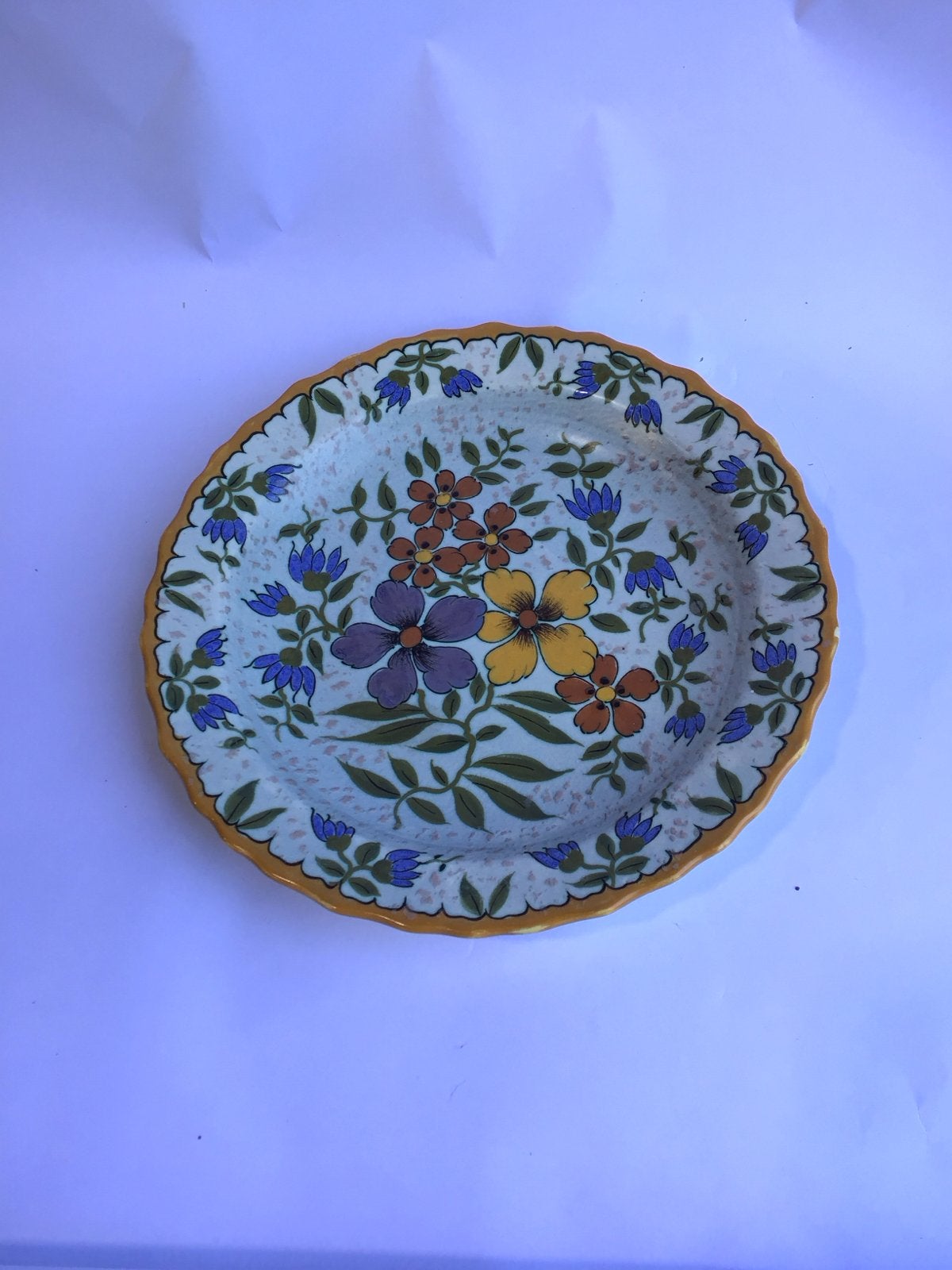 Unieke Gouda Holland schaal met bloemendecoratie, Ophalen