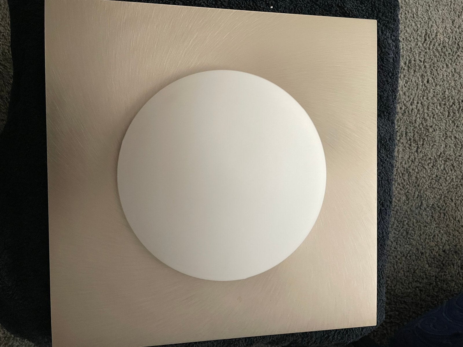 Ikea Plafondlamp met metalen plaat en glazen bol, Gebruikt, Inclusief lichtbron, Ophalen of Verzenden, Plafondlamp