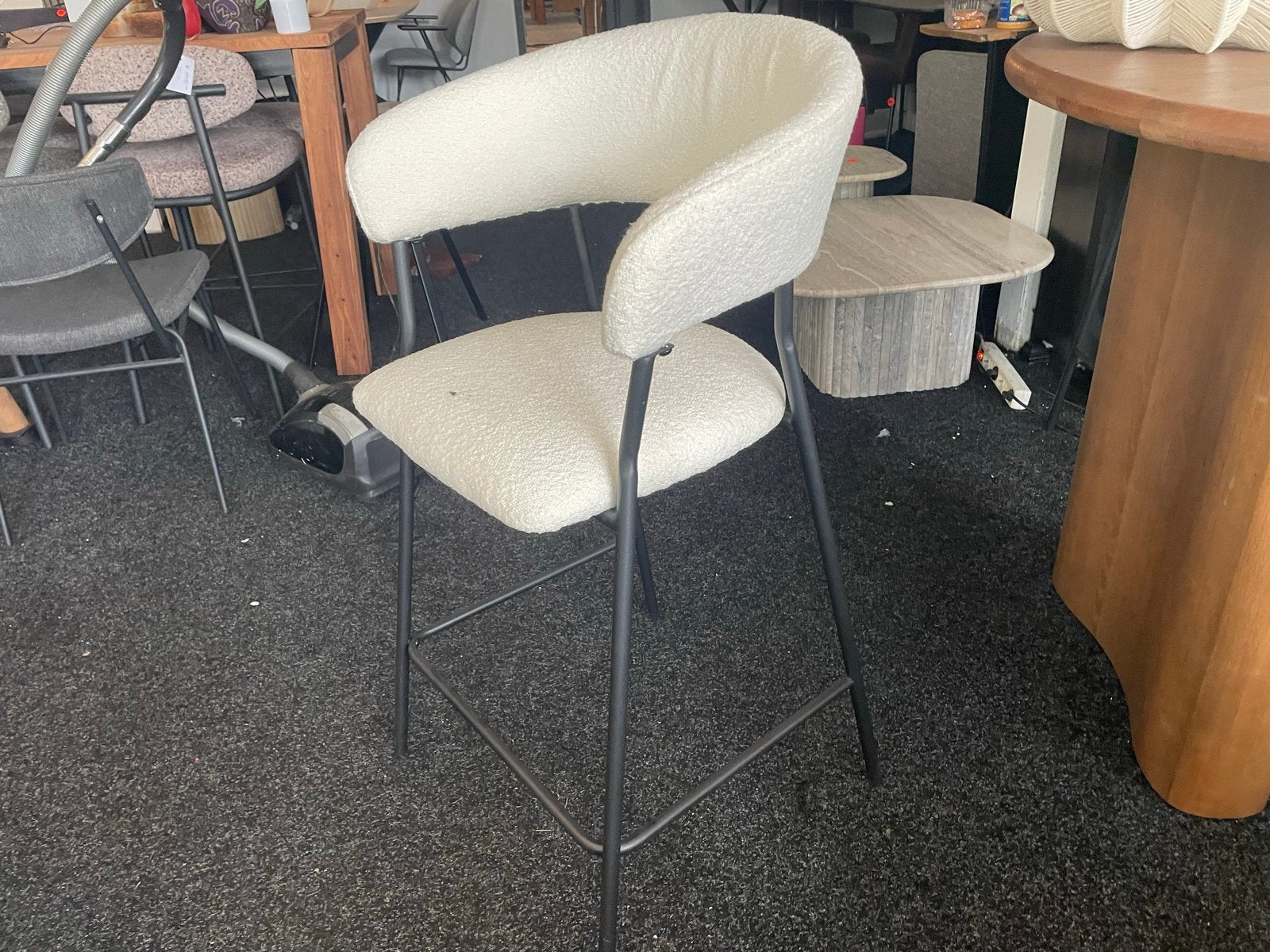 4 Nieuwe Witte Bouclé Barkrukken, Ophalen, 60 tot 90 cm, Nieuw, X