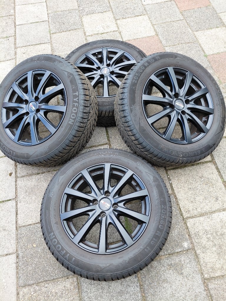 winterbanden Kia Stonic, Auto-onderdelen, Banden en Velgen, Ophalen, Gebruikt, 16 inch, Banden en Velgen