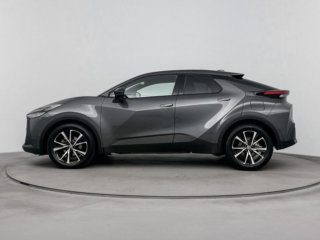 Toyota C-HR 1.8 Hybrid 140 First Edition | Navigatie | Stoel, Auto's, Toyota, Stof, Gebruikt, Zwart, 4 cilinders