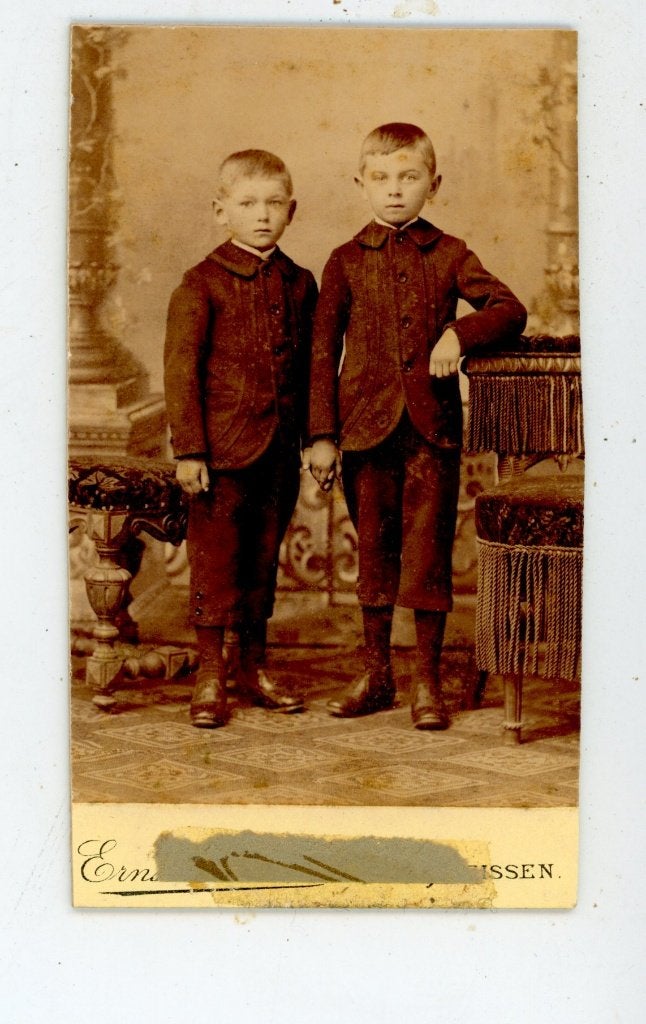 K170; bijgesneden CDV foto. Broertjes., Verzenden, Voor 1940, Zo goed als nieuw
