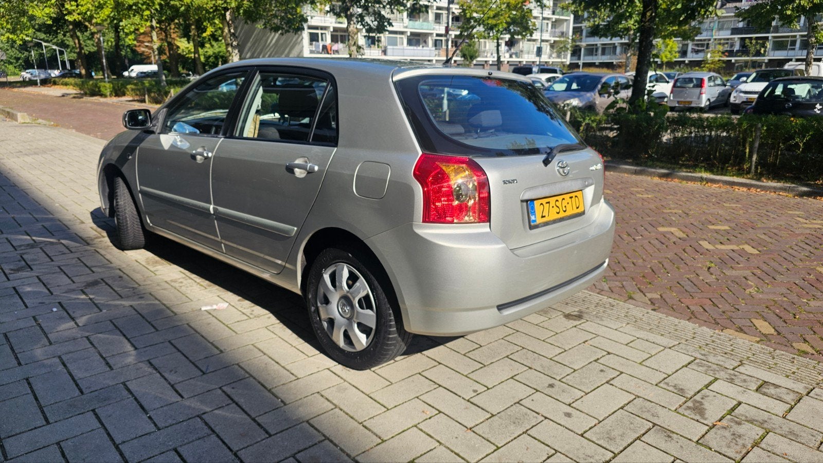 Foto 4 van Toyota Corolla 1.6 16V Vvt-i 5DR Linea Terra 2006 Grijs