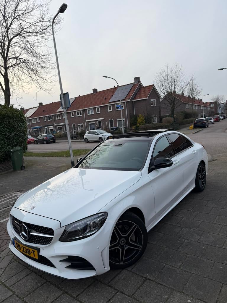 Mercedes-Benz C-Klasse 180 AMG Line | 9g-tronic, Auto's, Mercedes-Benz, Achterwielaandrijving, 1800 kg, 700 kg, Wit