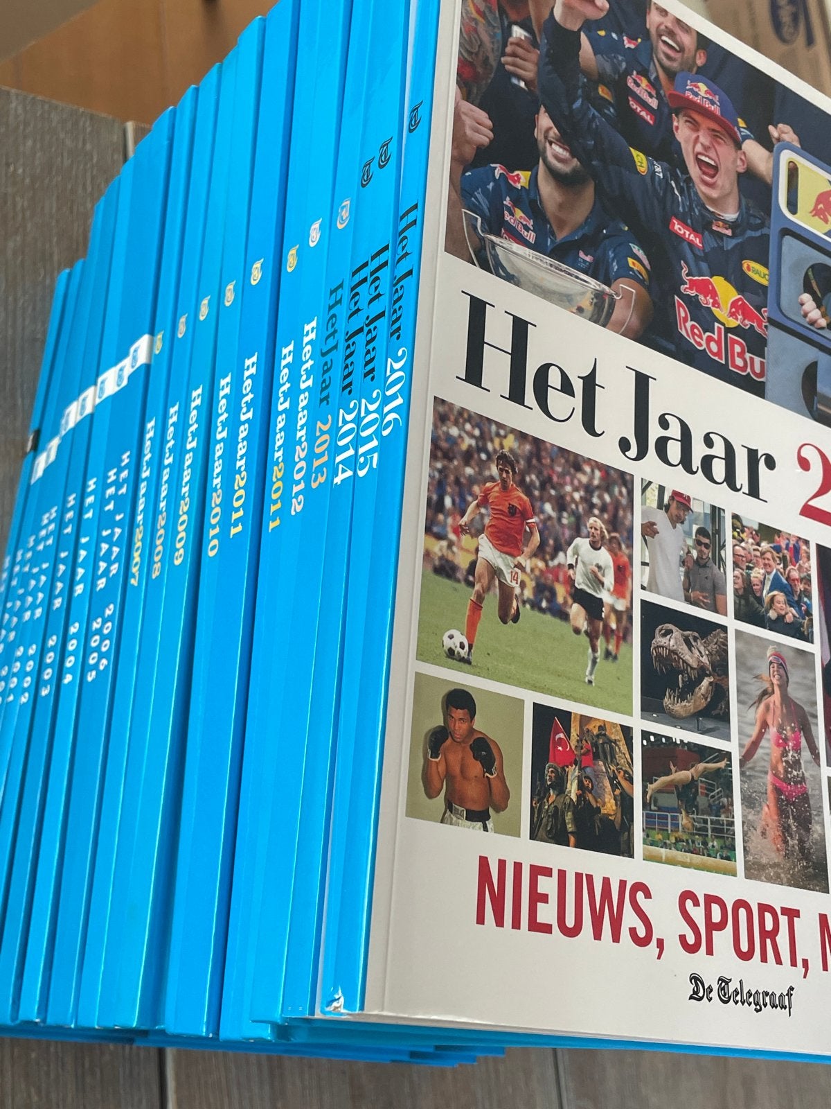 Telegraaf jaarboekenen 22 stuks €25, per stuk, Boeken, Ophalen of Verzenden, Zo goed als nieuw