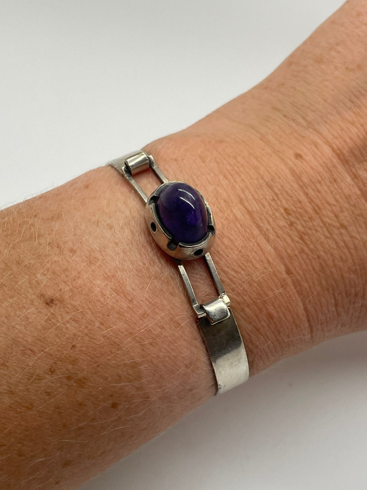 E674 Prachtige zilveren armband Finland amethist, Sieraden, Tassen en Uiterlijk, Antieke sieraden, Ophalen of Verzenden, Zilver