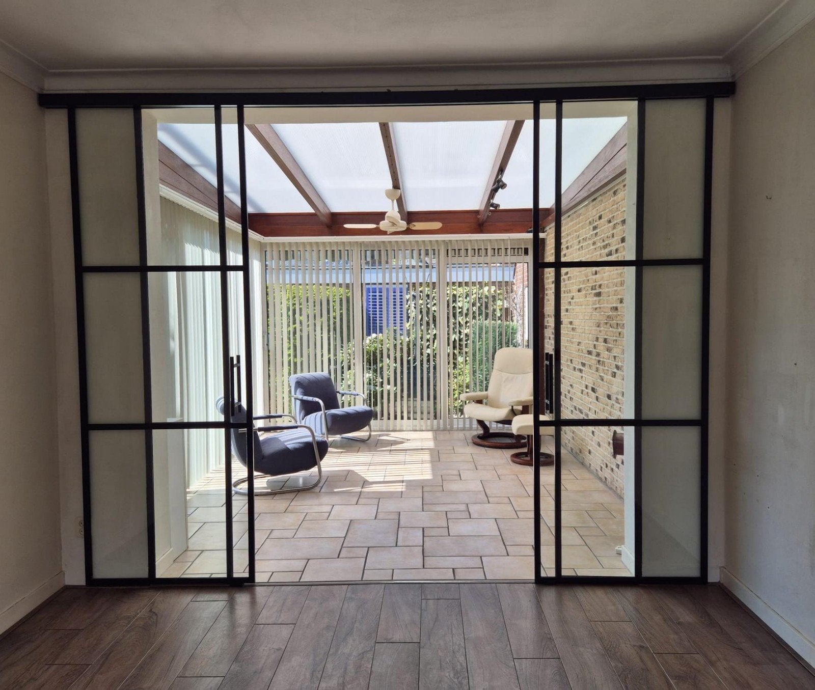 Mooie en zeer nette steellook schuifwand met gehard glas, Doe-het-zelf en Verbouw, Ophalen, 160 cm of meer, Zo goed als nieuw