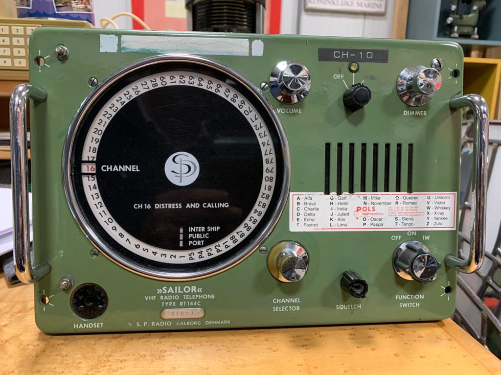 Saillr RT 144c VHF MARIFOON, in goede staat, Telecommunicatie, Zenders en Ontvangers, Ophalen, Gebruikt, Zender en Ontvanger
