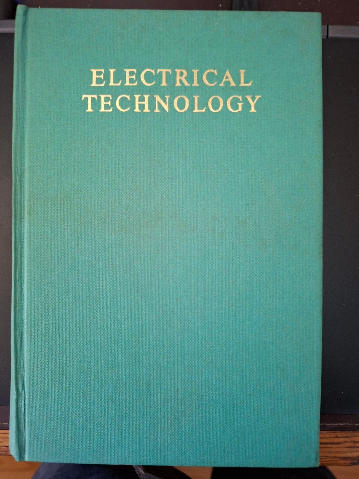 Electrical Technology - Edward Hughes (Tweede Editie), Ophalen of Verzenden, Gelezen, Elektrotechniek, Edward Hughes