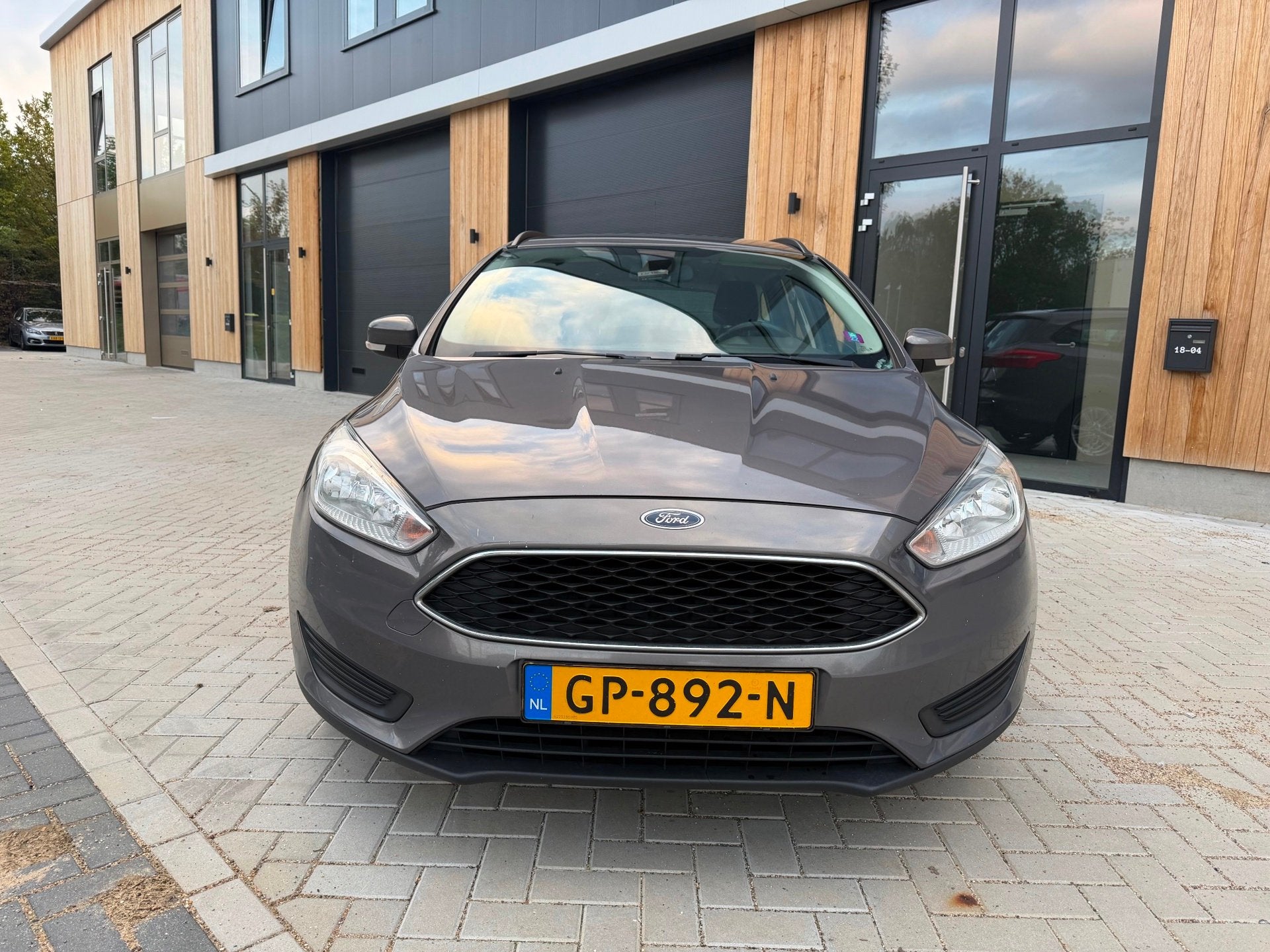 Ford Focus Wagon 1.5 TDCI Edition (bj 2015) NAVI|CARPLAY|INC, Auto's, Ford, Stof, Gebruikt, Euro 6, Bruin