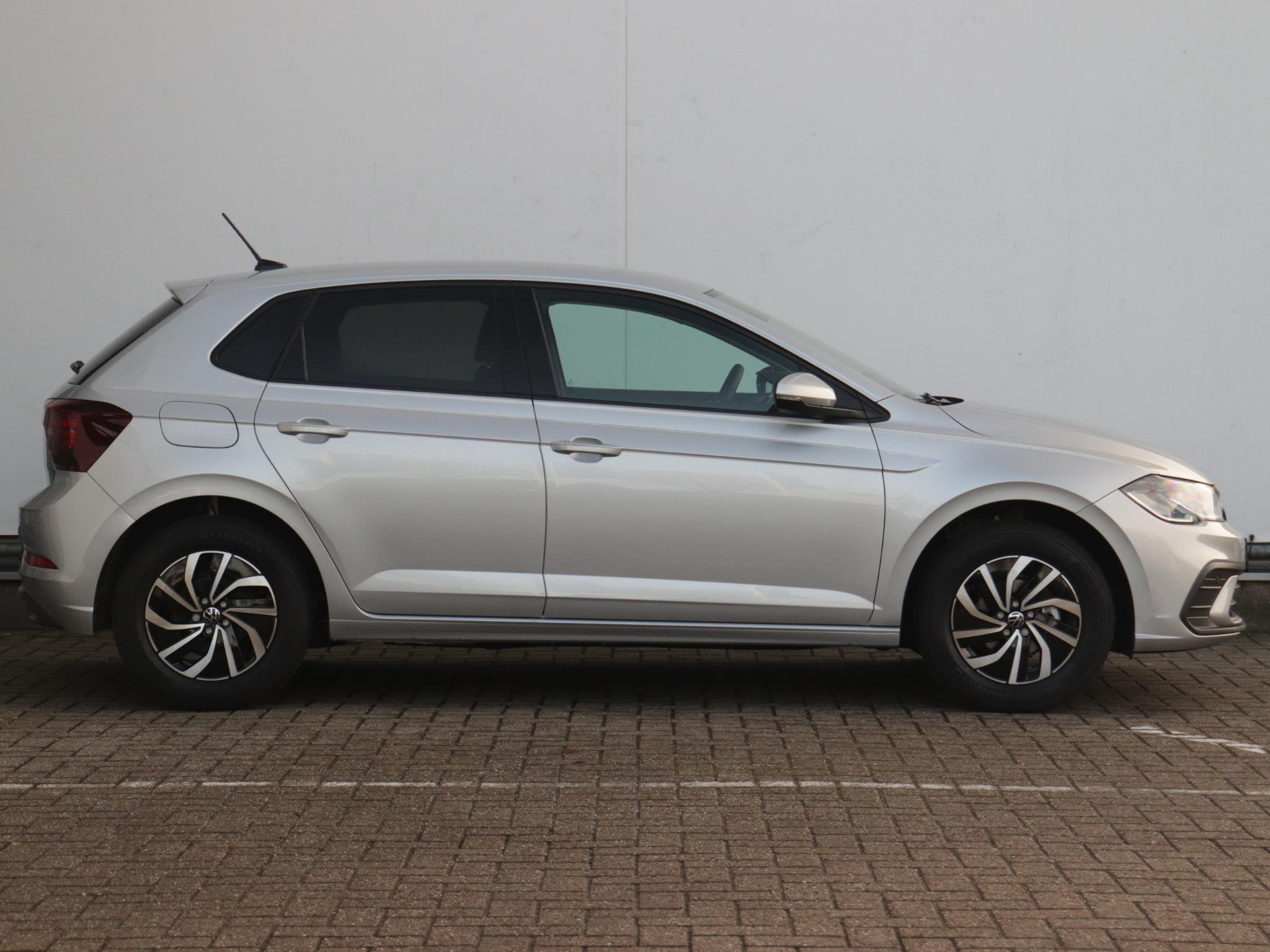 Volkswagen Polo Life Edition 1.0 TSI 95 PK | Achteruitrijcam, Auto's, Voorwielaandrijving, Stof, 95 pk, Blauw