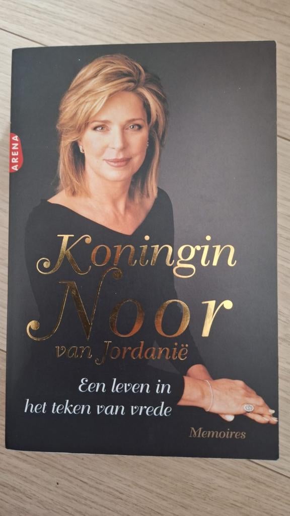 Koningin Noor van Jordanie - een leven in het teken van vred, Boeken, Ophalen of Verzenden, Zo goed als nieuw, Koningin Noor van Jordanië