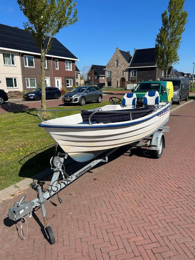 Mooie Rhea console boot 4.30 met motor en trailer., Watersport en Boten, Vis- en Consoleboten, Ophalen, Gebruikt, Tot 10 pk, 3 tot 6 meter