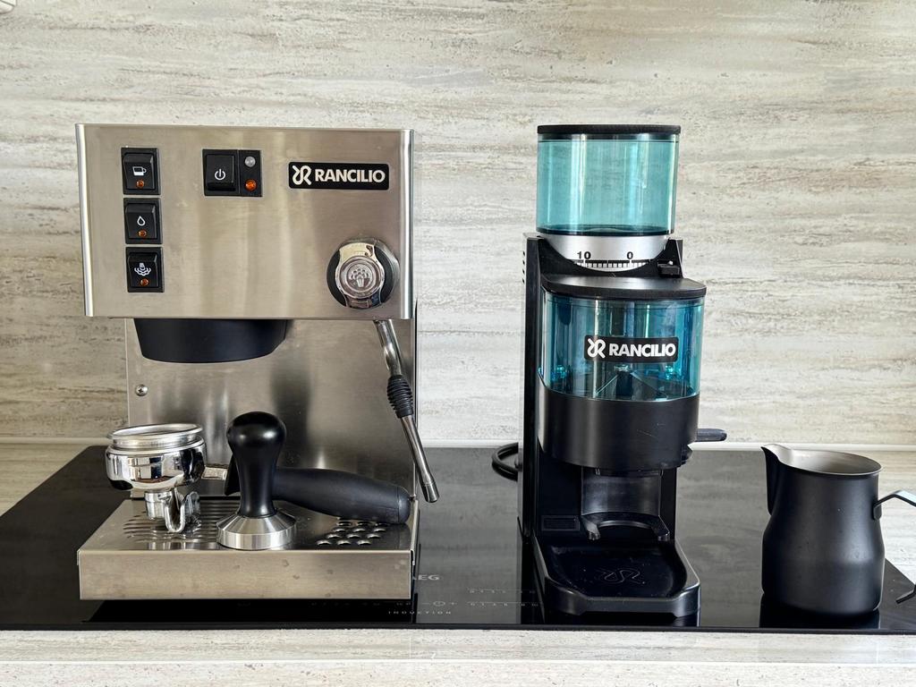Rancilio Silvia + Rancilio Rocky Grinder, Witgoed en Apparatuur, Koffiezetapparaten, Zo goed als nieuw, Espresso apparaat, Ophalen of Verzenden